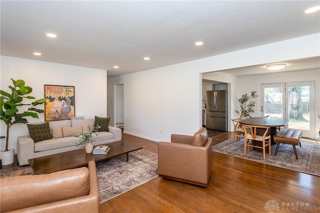 living area with dark wood-style floors, recessed lighting, and baseboards