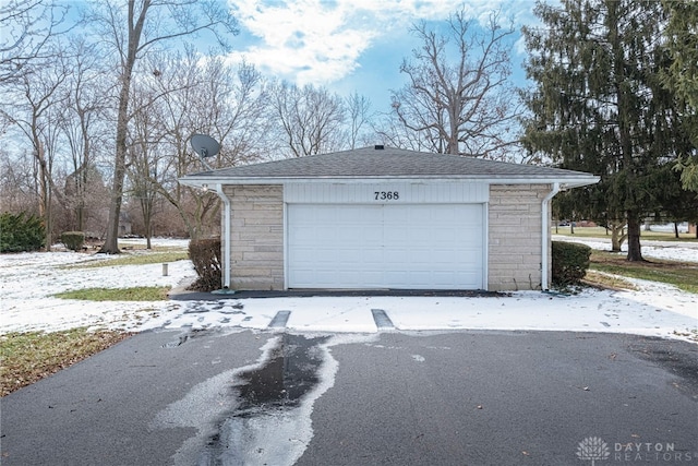 view of detached garage