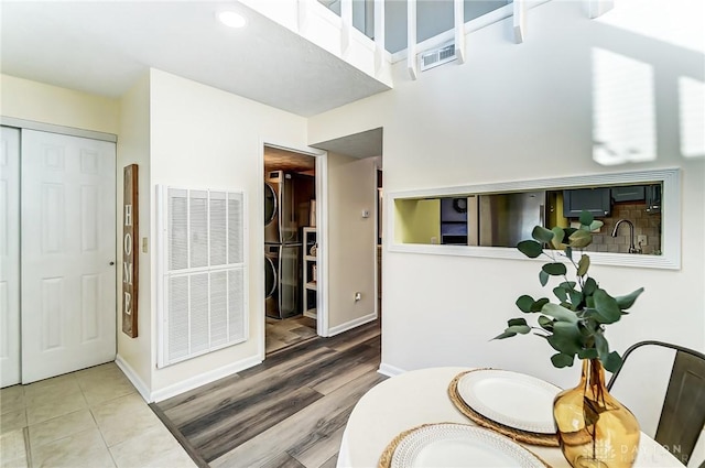 dining room featuring tile patterned flooring, visible vents, and baseboards