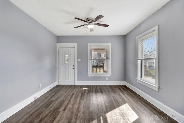 entryway featuring dark wood-type flooring, a ceiling fan, and baseboards