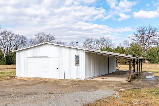 garage featuring a garage