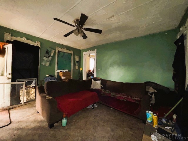 living area featuring ceiling fan