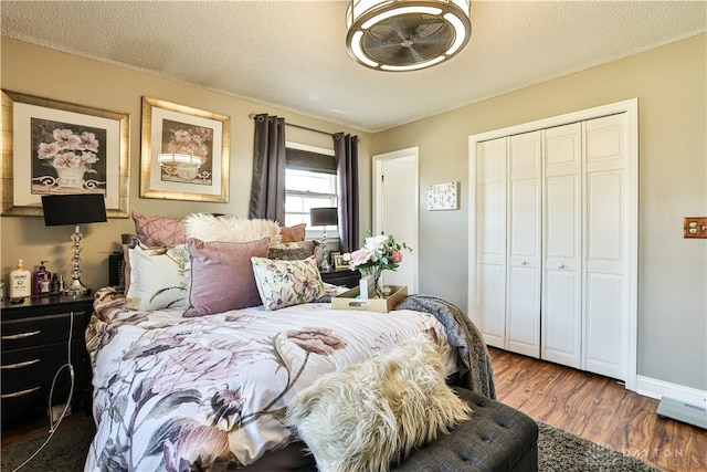 bedroom featuring a textured ceiling, wood finished floors, and a closet