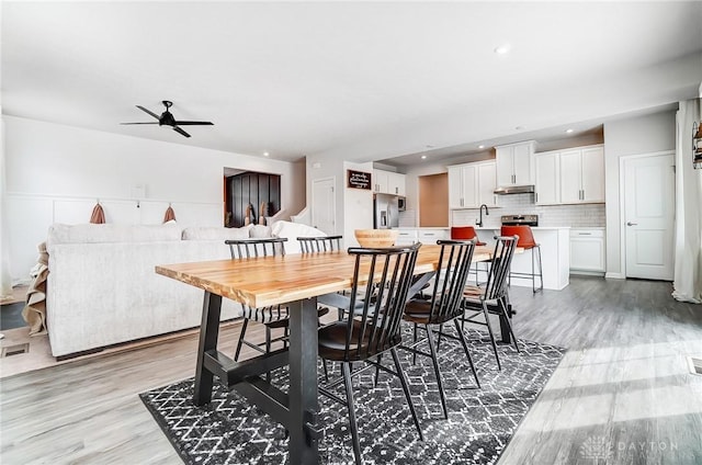 dining area featuring ceiling fan, light wood-style flooring, and recessed lighting