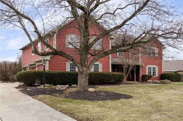 view of front of house featuring a front lawn