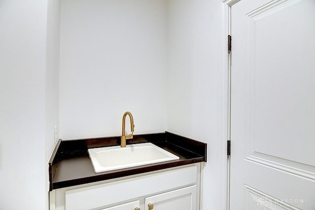9471 Banyan Ct, Dayton, OH 45458 - bathroom with vanity