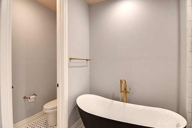 9471 Banyan Ct, Dayton, OH 45458 - full bath with a soaking tub, baseboards, and toilet