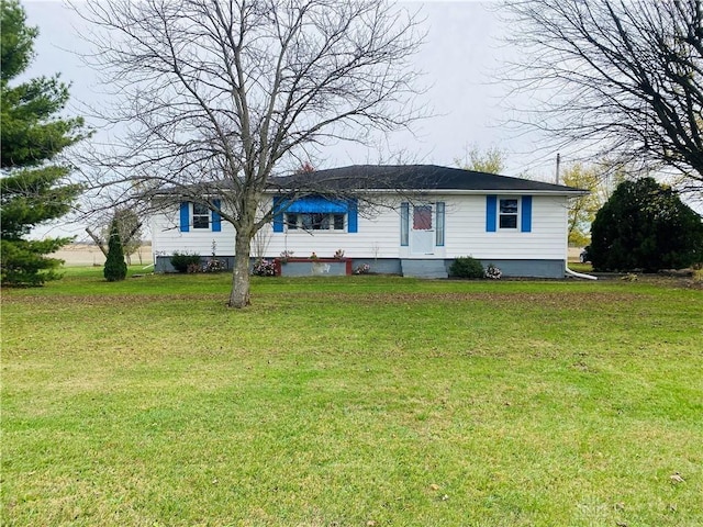 single story home featuring a front lawn