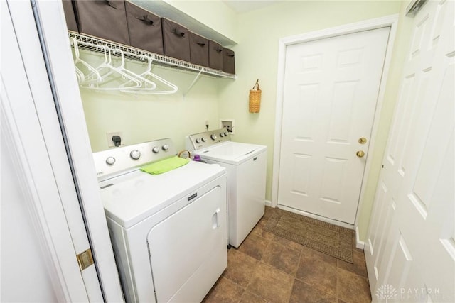 laundry room with laundry area, baseboards, and washing machine and clothes dryer