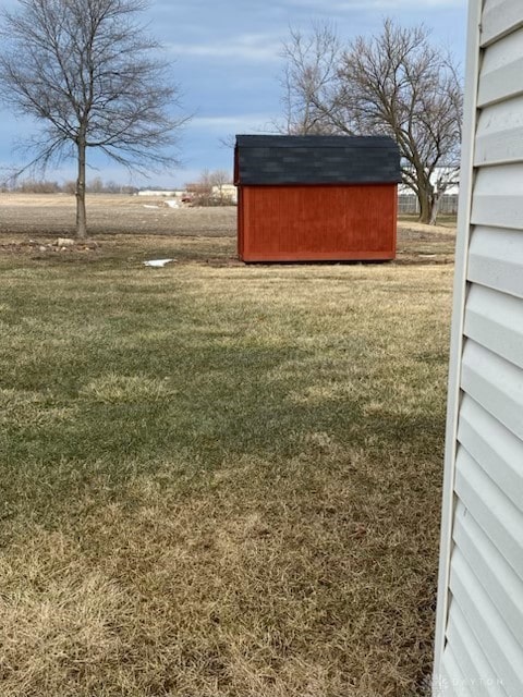 view of yard with a shed and an outdoor structure