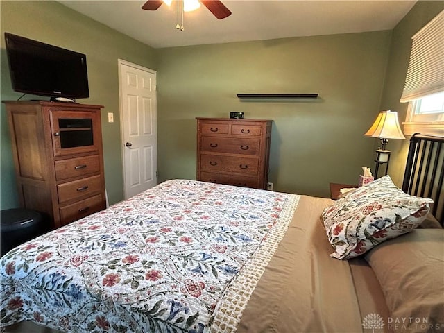 bedroom featuring ceiling fan