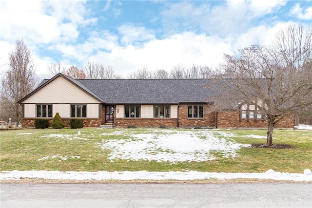 view of front of property featuring brick siding and a front lawn