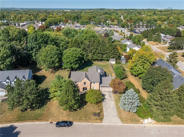 birds eye view of property featuring a forest view and a residential view