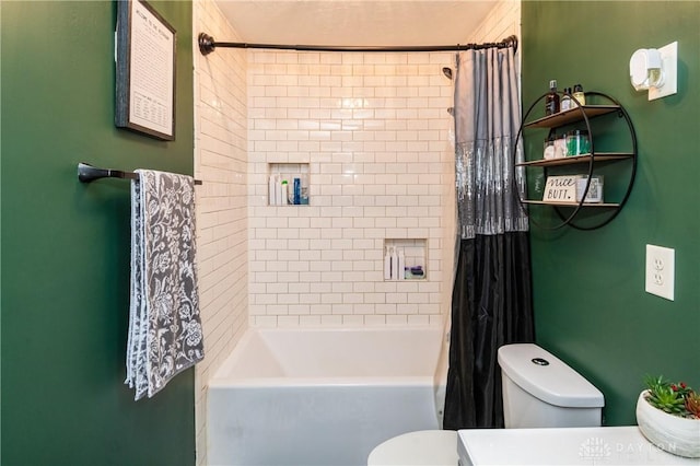 full bathroom featuring toilet and shower / bath combo with shower curtain