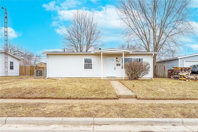 view of front facade with a front lawn and fence