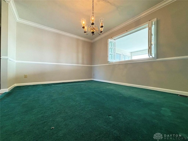 spare room featuring baseboards, carpet, ornamental molding, and a notable chandelier