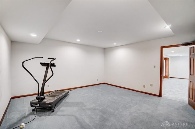 exercise area with recessed lighting, carpet flooring, and baseboards