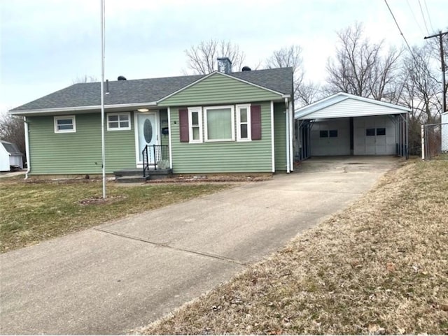 view of front of home featuring a detached garage