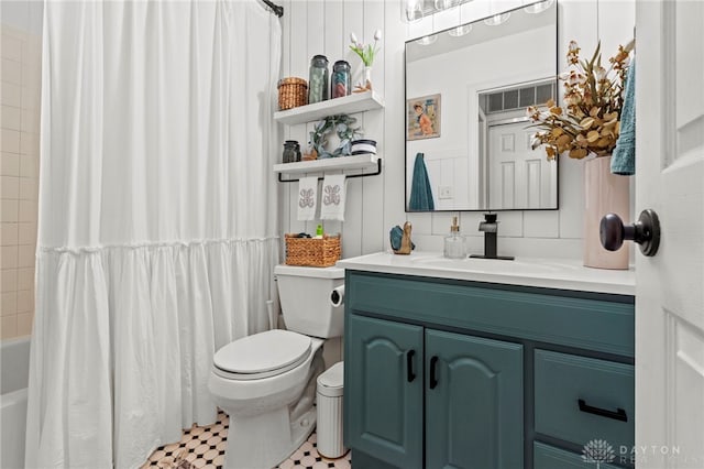 full bath with shower / bathtub combination with curtain, vanity, and toilet