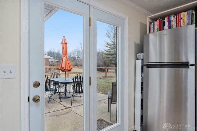 doorway with crown molding