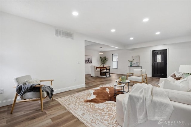 living room featuring visible vents, wood finished floors, and recessed lighting