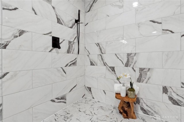 room details featuring tiled shower