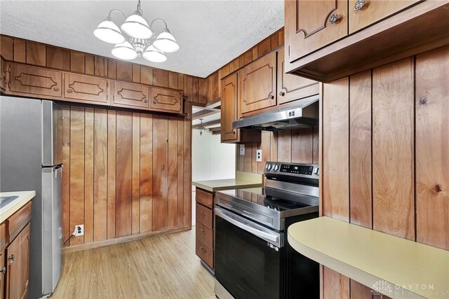 543 W Market St, Germantown, OH 45327 - kitchen with stainless steel appliances, under cabinet range hood, light wood-style floors, light countertops, and a textured ceiling
