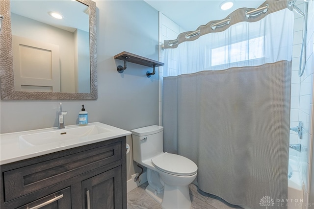 full bathroom featuring shower / bath combo with shower curtain, vanity, toilet, and recessed lighting