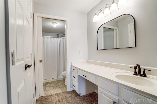 bathroom with a shower with shower curtain, vanity, and toilet