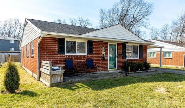 view of front facade featuring brick siding and a front yard