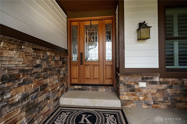 entrance to property with covered porch