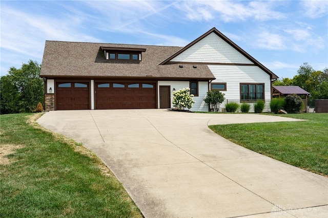 view of front facade featuring driveway, a garage, and a front lawn