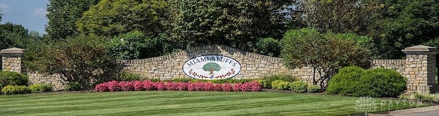 community sign with a lawn