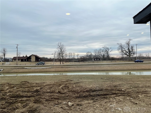 view of yard featuring a water view