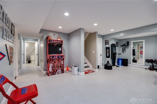 exercise area with baseboards, visible vents, and recessed lighting