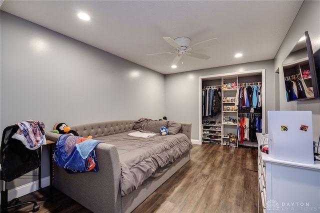 bedroom featuring recessed lighting, a closet, ceiling fan, wood finished floors, and baseboards