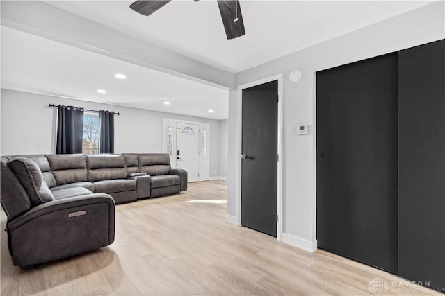 living room featuring light wood finished floors, ceiling fan, baseboards, and recessed lighting