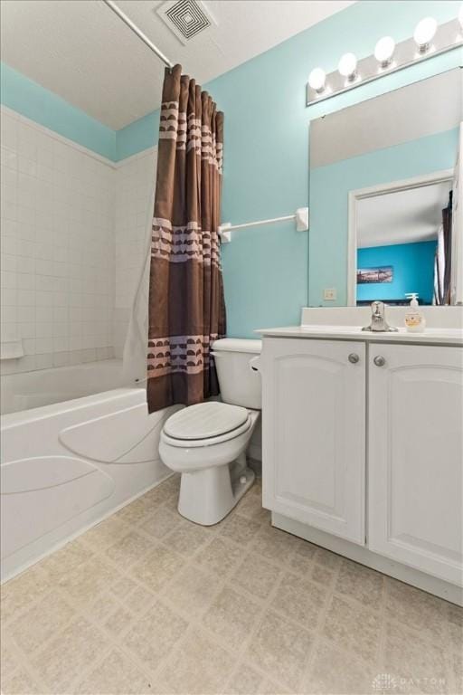 full bath featuring shower / tub combo with curtain, visible vents, toilet, vanity, and tile patterned floors