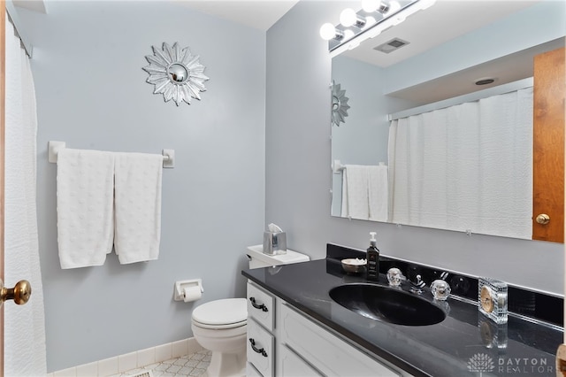 full bath with baseboards, visible vents, vanity, and toilet