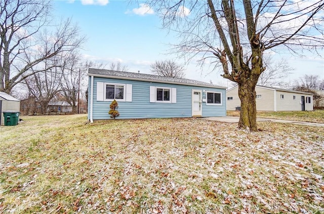 view of front of house featuring a front yard