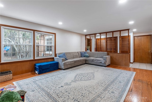 living area with wood finished floors and recessed lighting