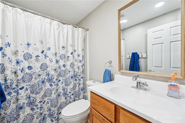 full bathroom featuring curtained shower, visible vents, vanity, and toilet