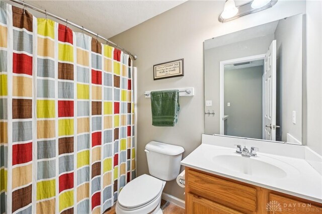 full bath featuring visible vents, curtained shower, vanity, and toilet