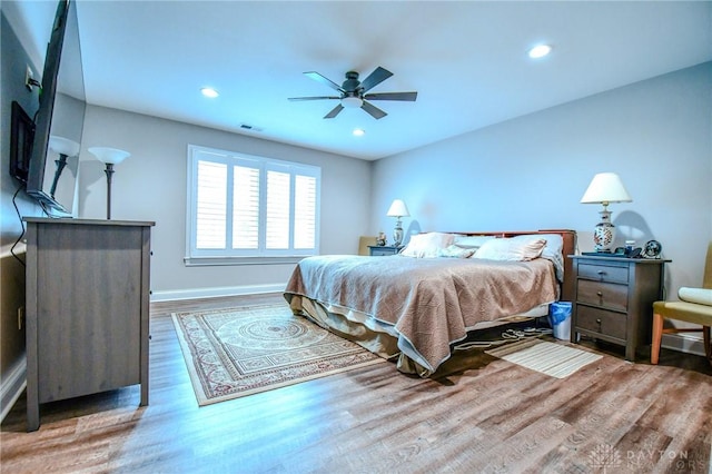 bedroom featuring ceiling fan, recessed lighting, wood finished floors, visible vents, and baseboards