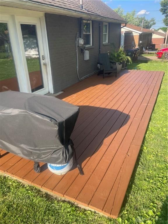 147 Mccraw Dr, Englewood, OH 45322 - wooden terrace with a yard