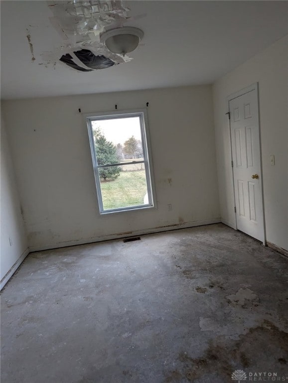 spare room featuring visible vents and concrete floors