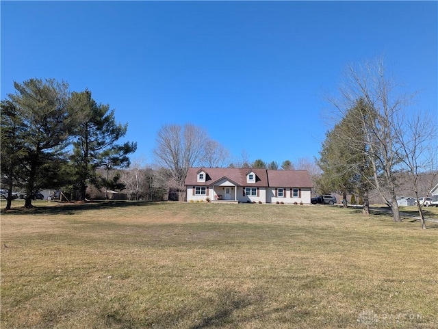 view of front of house featuring a front lawn