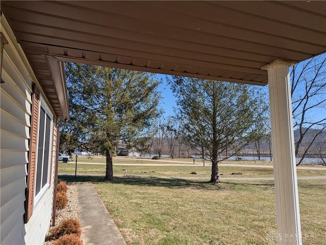 view of yard featuring a water view