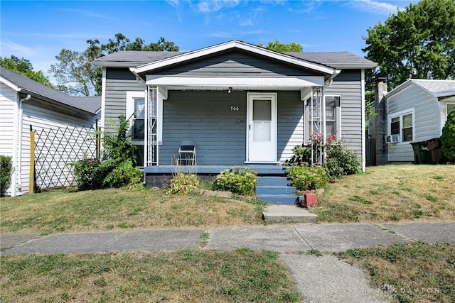 view of front facade featuring a porch and a front lawn