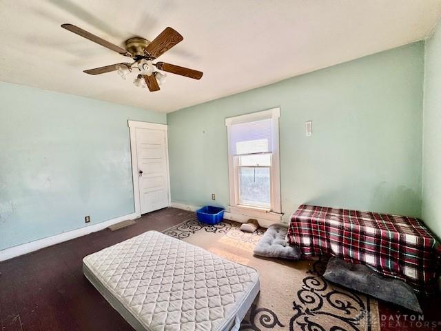 bedroom with baseboards and a ceiling fan